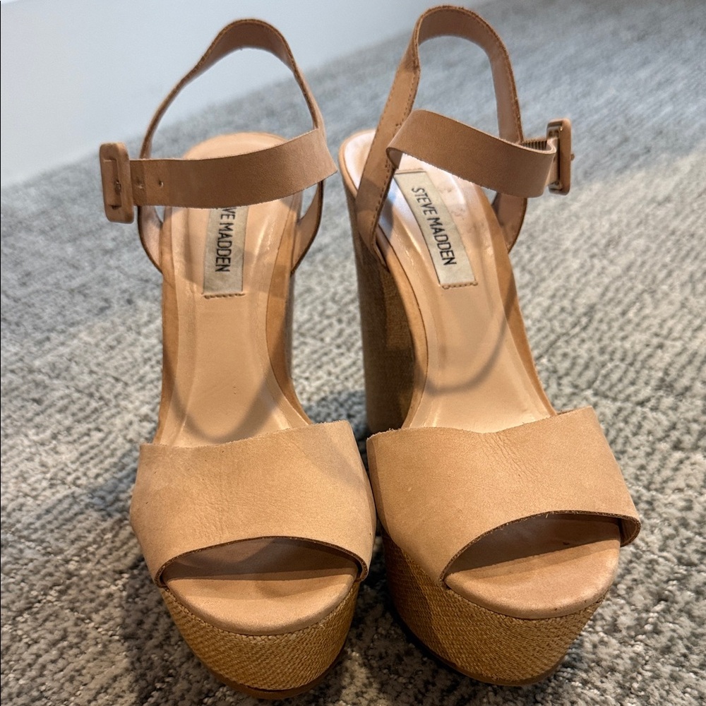 Steve Madden Wedge -Size 7
